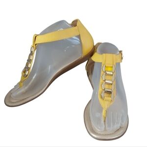 Bandolino Yellow Leather T-Strap Sandal Gold Chain Thong Sling Back Sandal 8